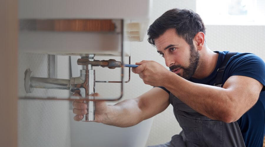 Water heater thermostat replacement in Guilford, IN
